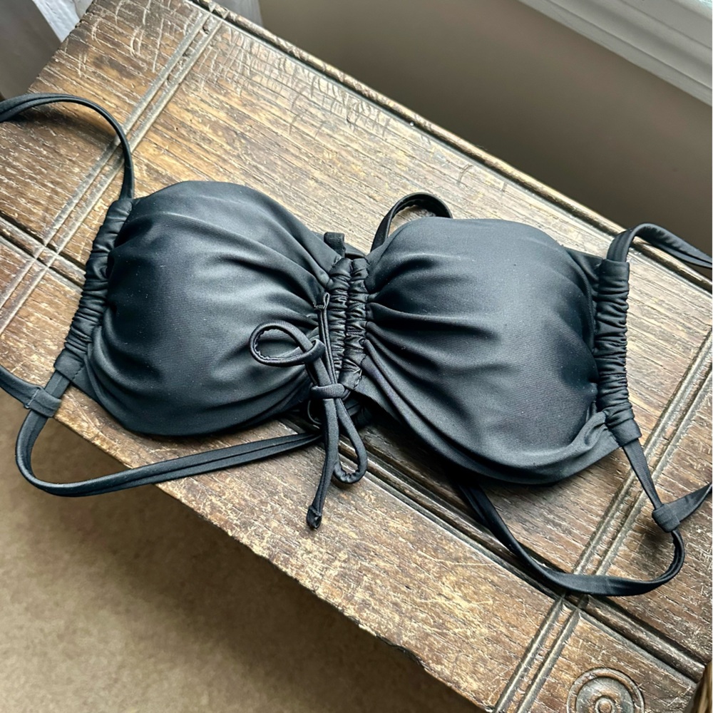 Aerie • Ruched Bandeau Bikini Top in Black